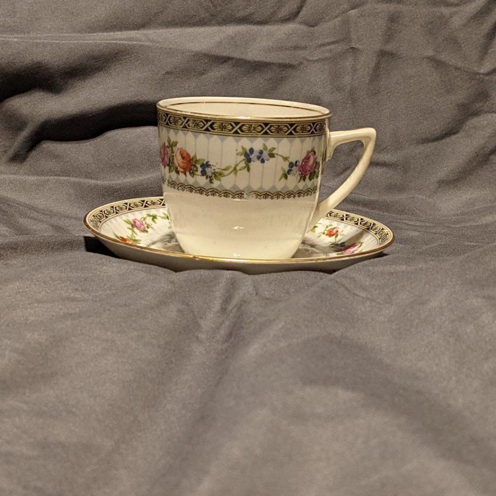 VINTAGE JACKSON & GOSLING YE OLDE ENGLISH GHOSVENDOR CHINA TEACUP & SAUCER SET